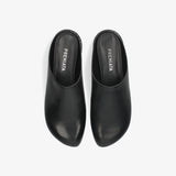 Leather clogs in smooth leather