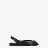 Leather sandals with buckle