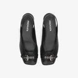 Leather sandals with buckle