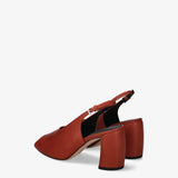 Leather sandals with heels